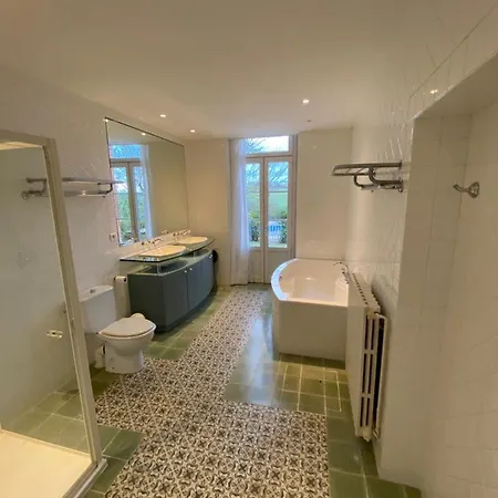 Alojamento de Acomodação e Pequeno-almoço La Tarabelloise 3*