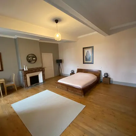 Alojamento de Acomodação e Pequeno-almoço La Tarabelloise