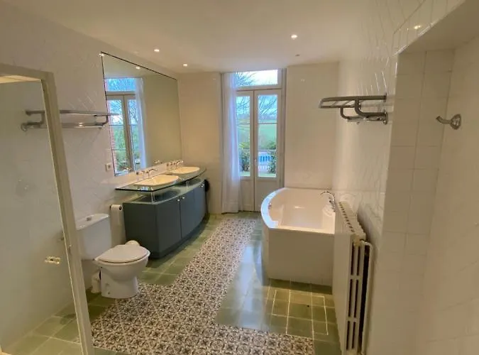 住宿加早餐酒店 La Tarabelloise 3*