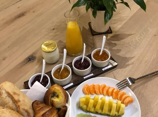 住宿加早餐酒店 La Tarabelloise 3*